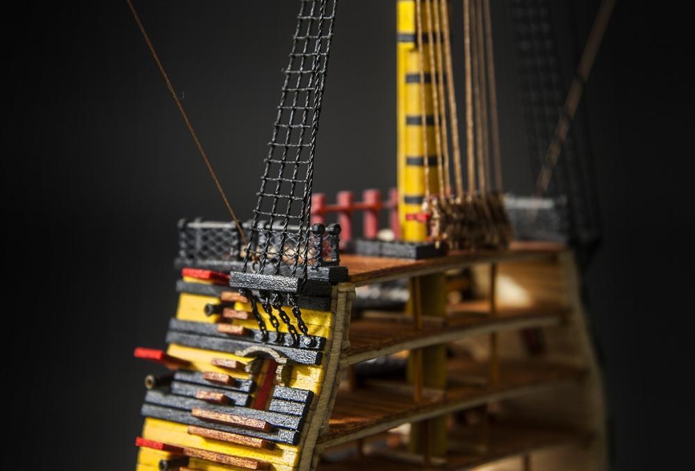 Echelle 1/200 HMS Victory en coupe - La bourse des jouets